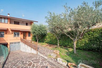 Villetta a schiera di 165 m² con 4 locali e box au