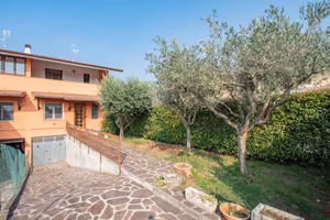 Villetta a schiera di 165 m² con 4 locali e box au