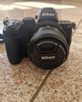 NIKON Z5 + obiettivi + accessori + batteria extra