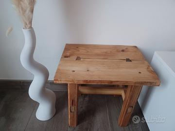 sgabello in legno fatto a mano