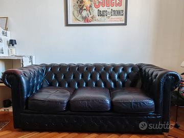 Divano Chesterfield originale marrone scuro