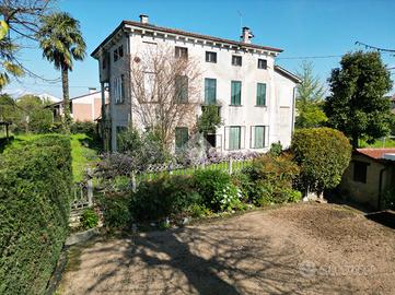 VILLA SINGOLA A SANDRIGO