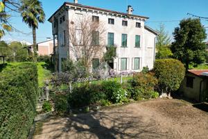 VILLA SINGOLA A SANDRIGO