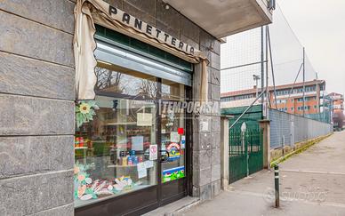 Locale commerciale su strada di passaggio