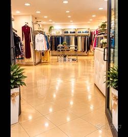 Negozio in via Chiaia -Napoli-