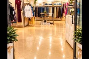 Negozio in via Chiaia -Napoli-