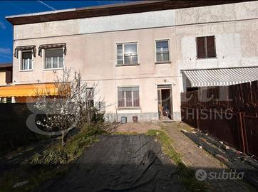 Rustico con 2 camere da letto + box