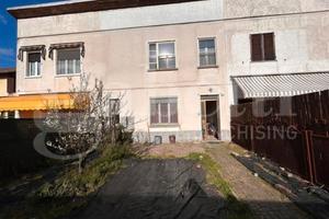 Rustico con 2 camere da letto + box