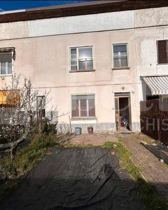 Rustico con 2 camere da letto + box