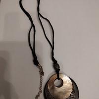 Collana lunga con medaglione