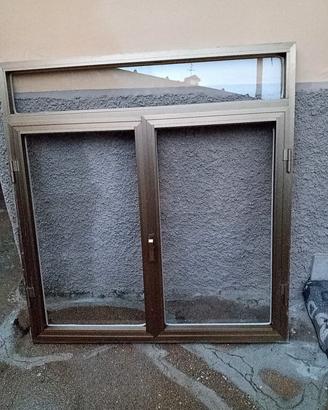 finestra in alluminio 