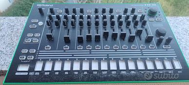 Drum machine Roland TR8