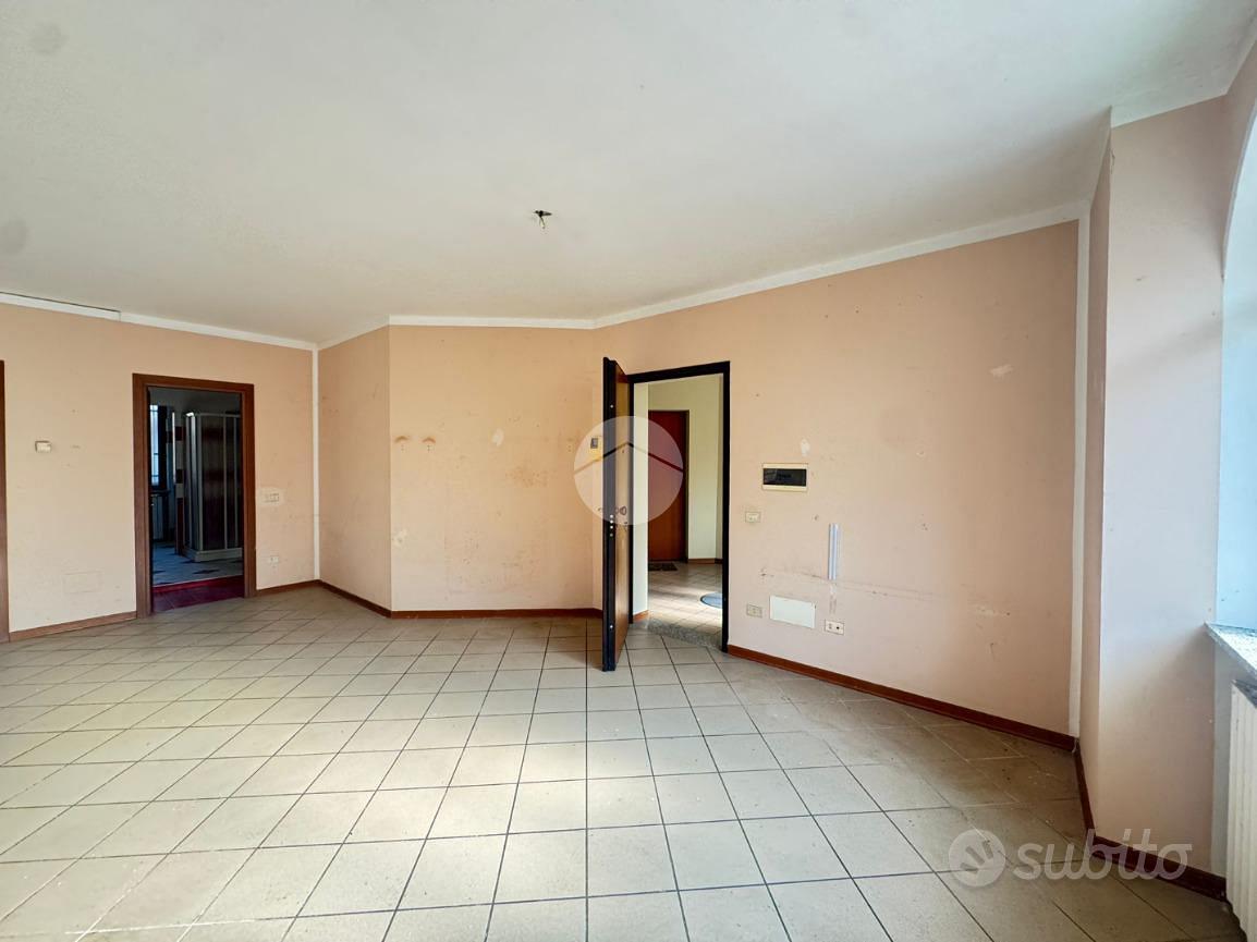 2 LOCALI A CASTELLETTO CERVO - Vista 6
