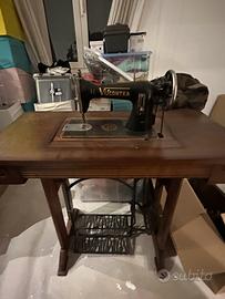 Macchina da cucire antica