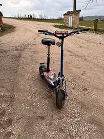 Monopattino elettrico Highper con sella