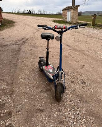 Monopattino elettrico Highper con sella