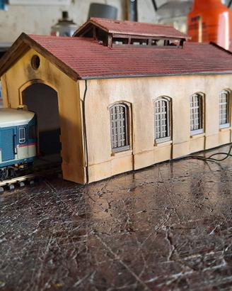 Acc. plastico : rimessa locomotive
