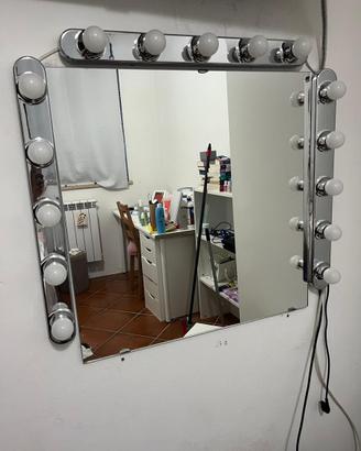 Specchio con luci per make up