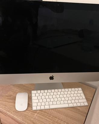 iMac 21” con tastiera e mouse