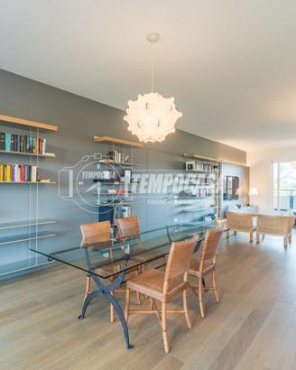 Attico di 5 locali con triplo terrazzo in classe e