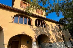Villa di 600 m² con più di 5 locali a Terranuova B