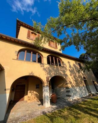 Villa di 600 m² con più di 5 locali a Terranuova B