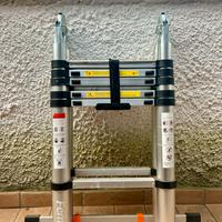 Scala telescopica pieghevole in alluminio