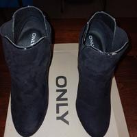 Stivaletti in camoscio nero tacchi alti no. 39 