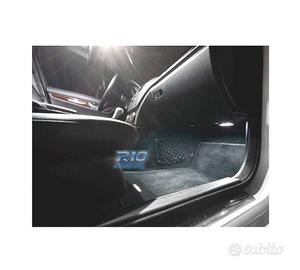 PLAFONI LED PER PIEDI E PORTE PER MERCEDES