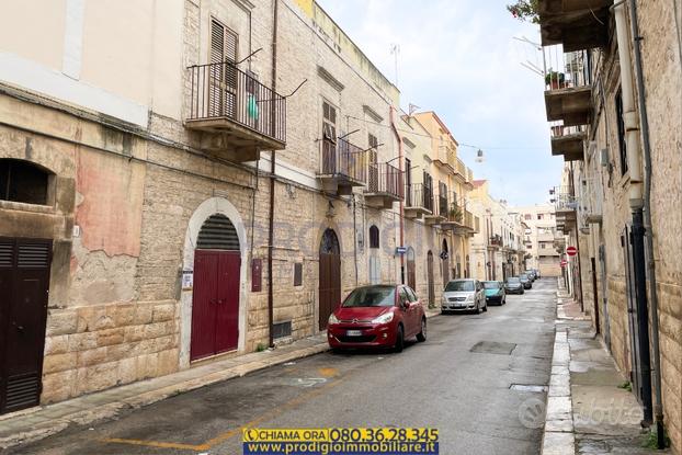 Centralissimo piano rialzato in buone condizioni