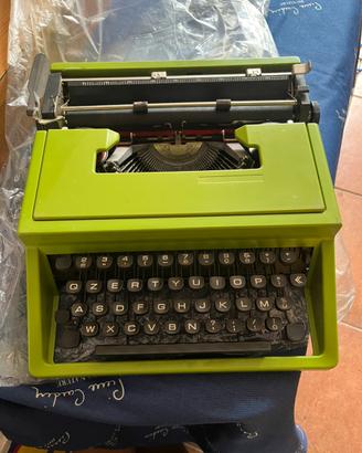 MACCHINA DA SCRIVERE OLIVETTI DORA