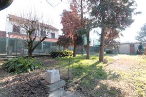 SULBIATE-Villa singola con due appartamenti