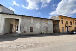 CASA DI CORTE A ACQUANEGRA SUL CHIESE