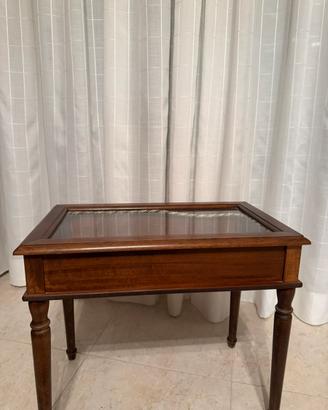 TAVOLINO IN LEGNO CON PIANO IN VETRO