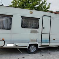 Caravan Adria 4080 4 posti letto con veranda