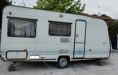 Caravan Adria 4080 4 posti letto con veranda