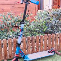 monopattino per bambino con freno manuale e pedale