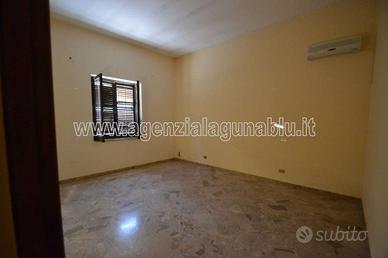 Ampia casa singola con doppio ingresso