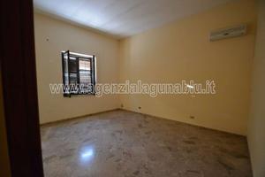 Ampia casa singola con doppio ingresso