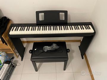 Pianoforte digitale Roland FP10 + base e sgabello