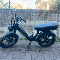 Bicicletta elettrica con manopola gas nuova