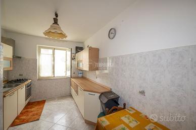 Trilocale oltre accessori e posto auto in garage