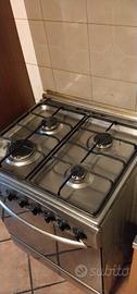 cucina a 4 fuochi con forno 
