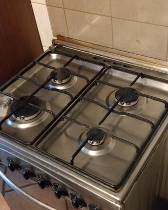 cucina a 4 fuochi con forno 