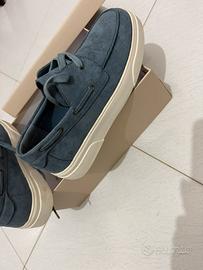 Scarpa da barca scamosciata con lacci