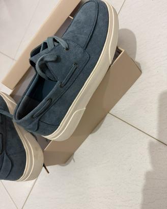 Scarpa da barca scamosciata con lacci