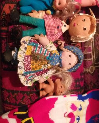 Bambole e pupazzi giocattoli per bambini