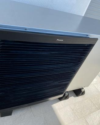 Chiller Daikin pompa calore aria/acqua + 5 fancoil