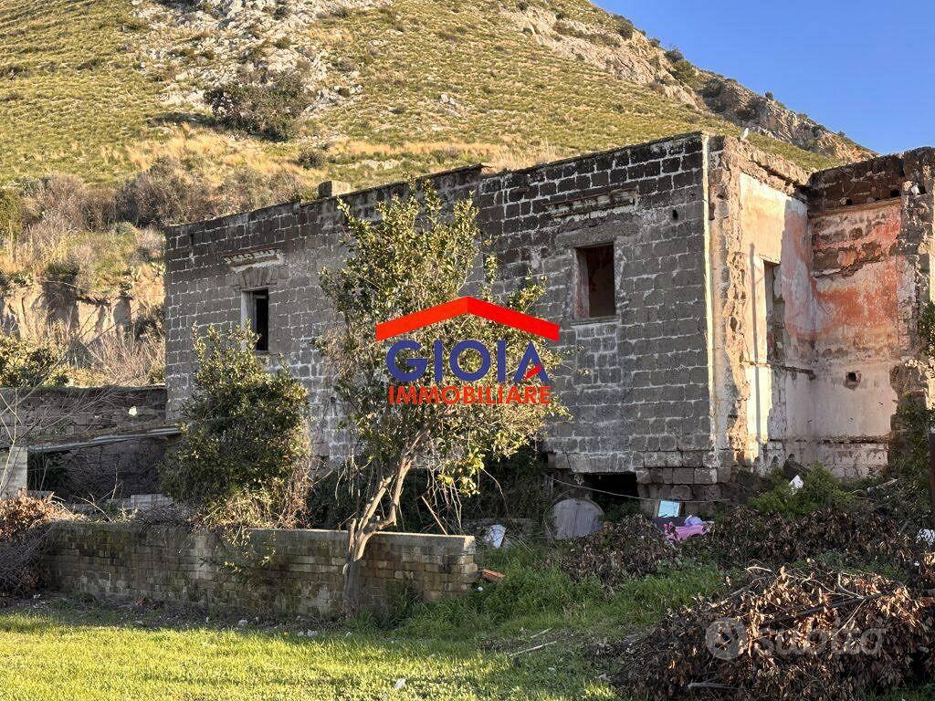 Rustico / Casale di 2180 m² con più di 5 locali a - Vista 5