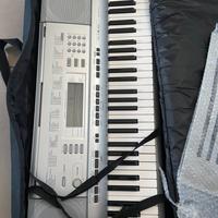 Pianola Casio con custodia e piedistallo